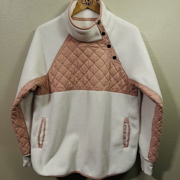 Abercrombie & Fitch Sweaters - Abercrombie Fitch Asymmetrical Snap Up Fleece Quilted White Pink Cozy Y2K‎ Sz L